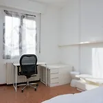 Apartamento Homelovers Bright And White House Navigli District Milán