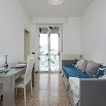 Homelovers Bright And White House Navigli District * Milán