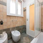 Homelovers Bright And White House Navigli District Apartamento *