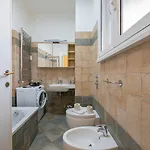 Homelovers Bright And White House Navigli District Apartamento *