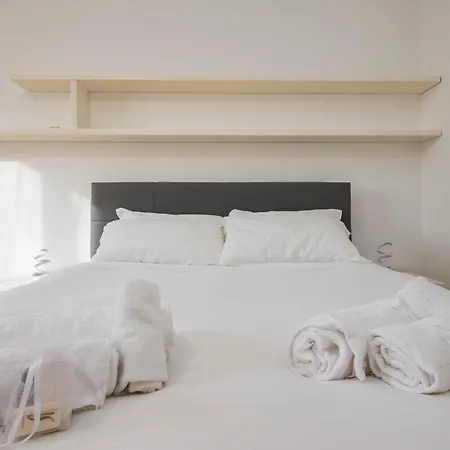 Homelovers Bright And White House Navigli District Apartamento Milán