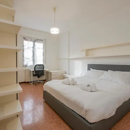Homelovers Bright And White House Navigli District