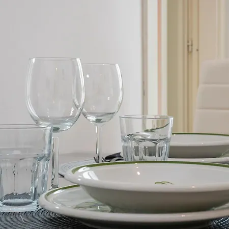 Homelovers Bright&white House Navigli District Appartamento *