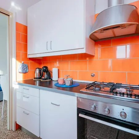 Homelovers Bright&white House Navigli District * Milano